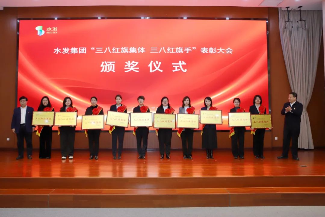 1710905739377238.jpg 三八红旗手照片.jpg